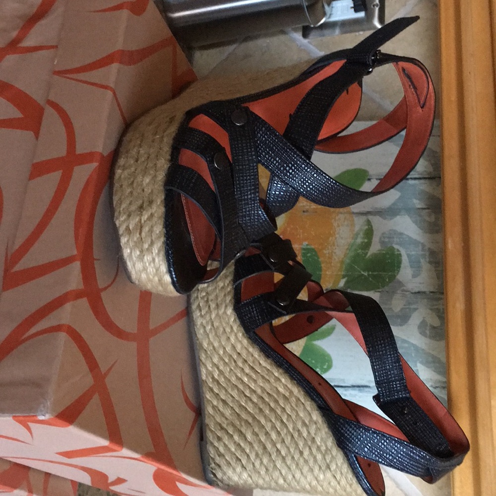 Karla Hedge black sandals